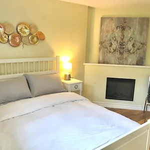 Cozy & Convenient 2-bedroom With Private Entrance Maison d'hôtes