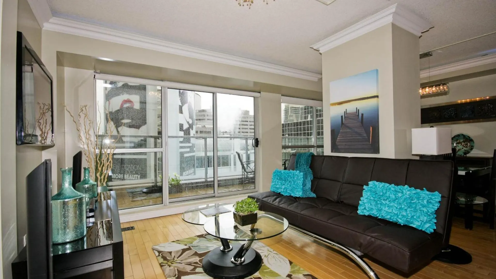 ** Hotel Yonge Suites Furnished Apartments Toronto Canadá