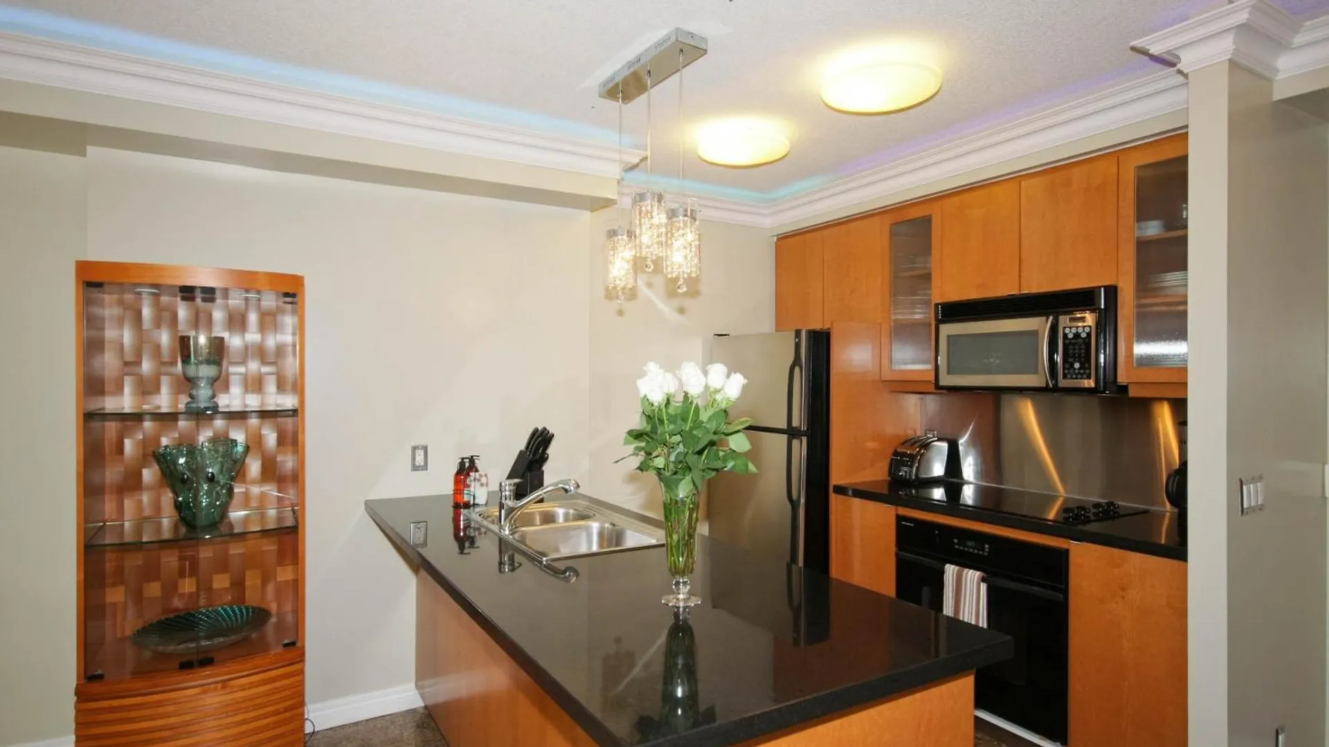 Yonge Suites Furnished Apartments Toronto 2*,  Canadá