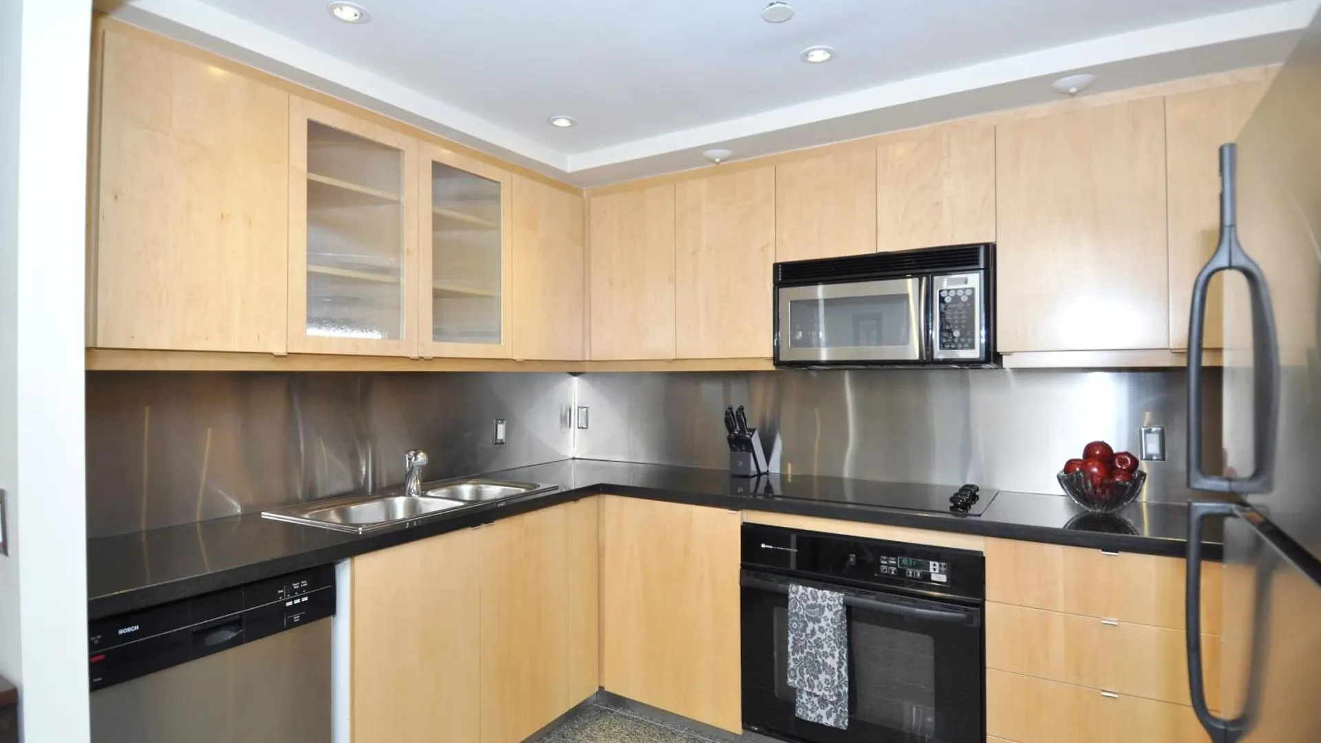 Yonge Suites Furnished Apartments Toronto 2*,