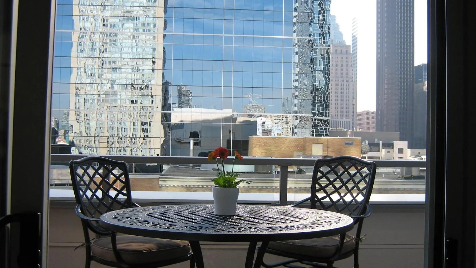 Yonge Suites Furnished Apartments Toronto