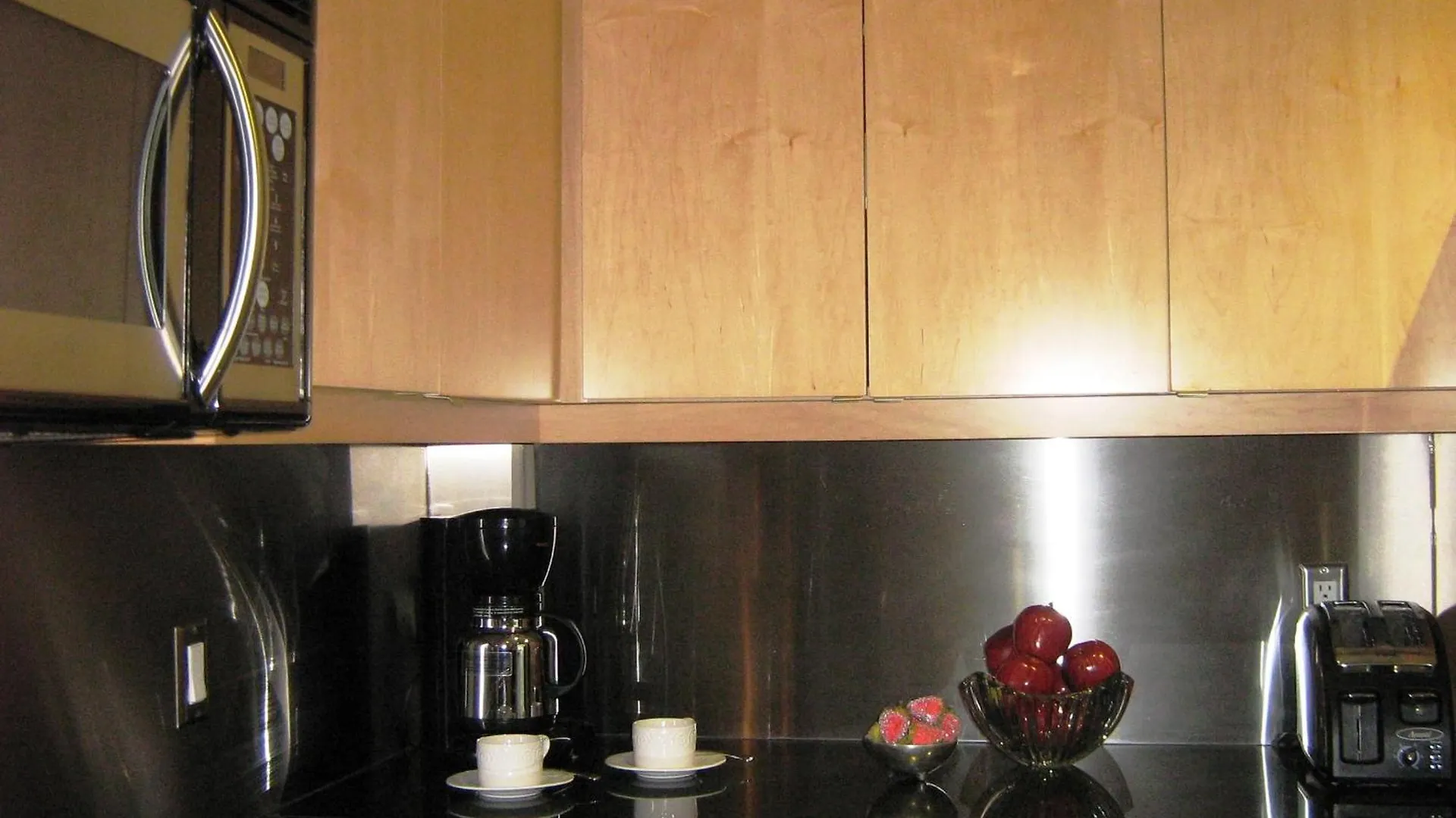 Hotel Yonge Suites Furnished Apartments Toronto