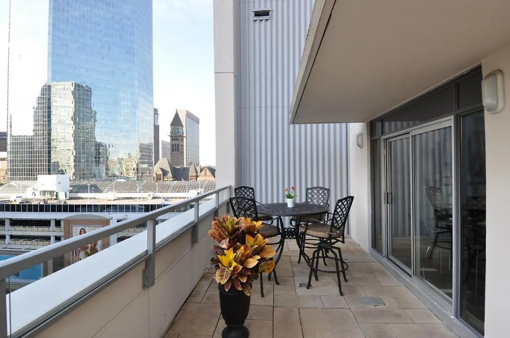 Yonge Suites Furnished Apartments Toronto 2*,  Canadá